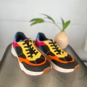 Taos Women’s 8.5 Sneakers